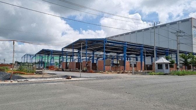 Cho thuê 2 kho xưởng 1.900m2 - 3.300m2, KCN Bến Lức, Long An, giá tốt