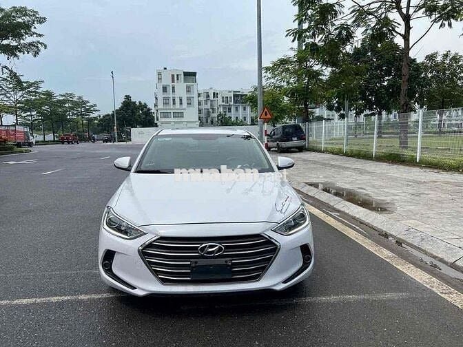 Cần. Bán Hyundai Elantra 2017 1.6 AT - số tự động
