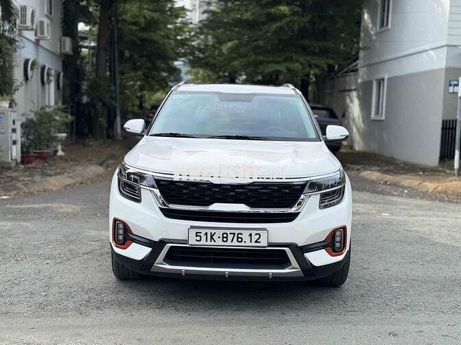 Kia Seltos 2024 Premium 1.6 AT - 9000 km
