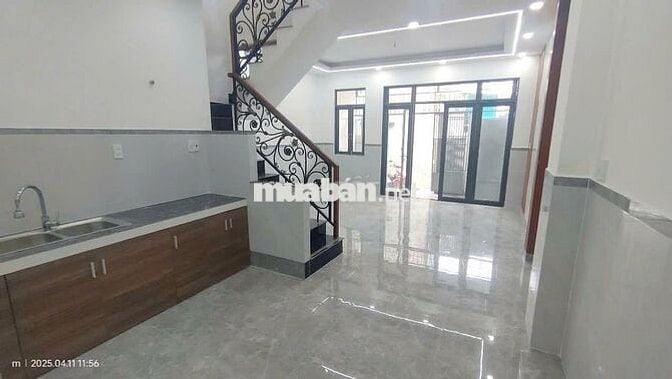 523HBC - nhà 2 mặt hẻm , sơn sửa đẹp , tặng kệ bếp + ốp cổng