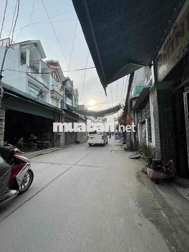 bán gấp nhà 100m2. 3 tầng. đ/số 6. BHHB. Bình Tân