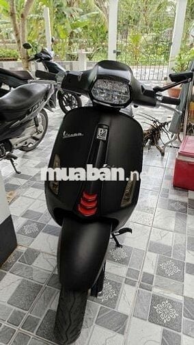 Vespa Sprint 2022 đen nhám