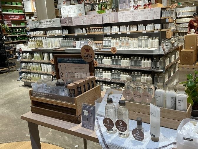 CẦN 03 BẠN PHỤ BÁN HÀNG TRỰC QUẦY