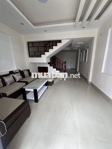 Cho thuê nhà nguyên căn, 5 phòng ngủ, đường Hùng Vương Đà Lạt