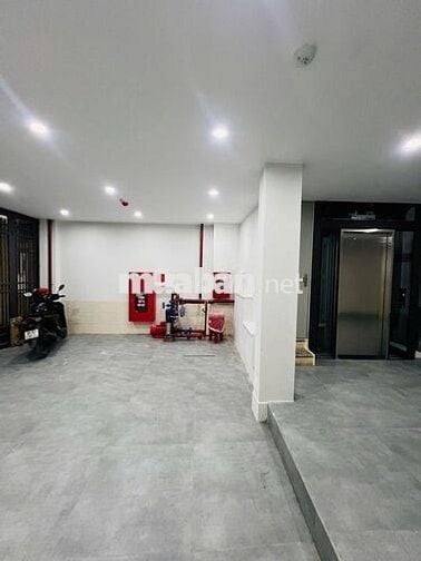 Bán căn hộ dịch vụ Triều Khúc, ngõ rộng, mặt tiền lớn, 100m2 20.9 tỷ