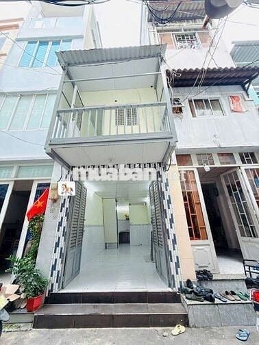 Cho thuê nhà đường Võ Văn Kiệt P1.Q5 DT.2m5×8m2 } 1 Lầu 2 Phòng 1 wc.