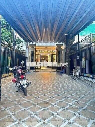 Nhà sẵn nội thất , sân rộng đỗ ôtô ,phù hợp vp,onlie,.4pn.