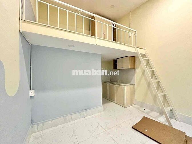 NẰM NGAY CẦU VƯỢT LINH XUÂN. QL1K