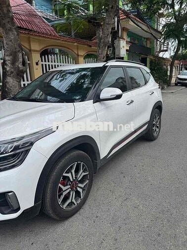 Kia Seltos 2023 Premium 1.6 AT - 12000 km