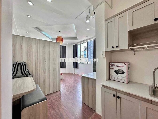 Cho thuê căn hộ dịch vụ full nội thất view kiếng ánh sáng ngập phòng