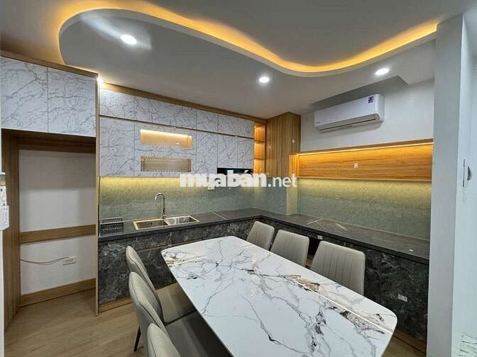 NHÀ MỚI ĐẸP  PHỐ DƯƠNG VĂN BÉ SỔ ĐỎ PHÂN LÔ CHÍNH CHỦ THANG MÁY NHẬP .