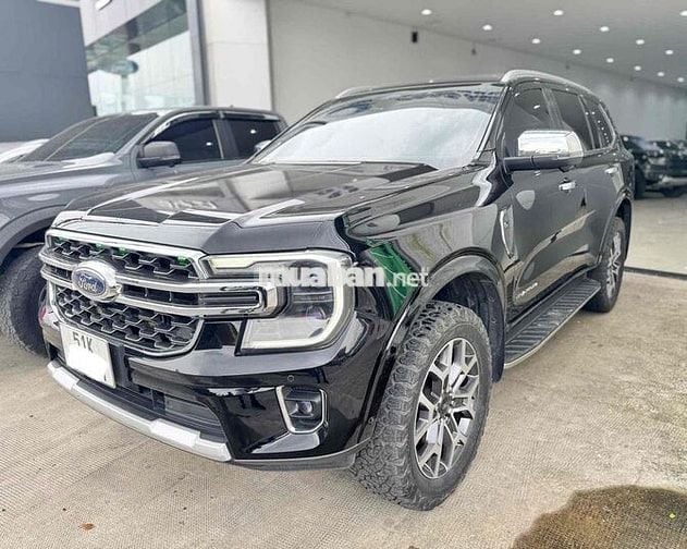 Ford Everest Titanium 2 cầu 2023 sơn zin 100%