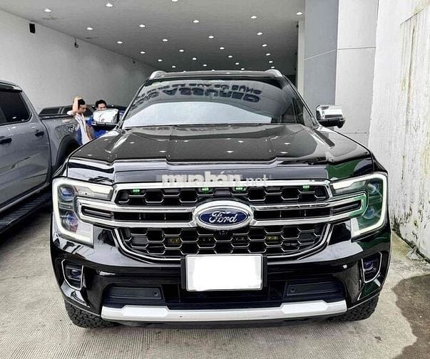 Everest Titanium 2023 4x4 - 50.000 km - hỗ trợ góp