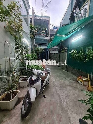 NHÀ ĐẸP GIÁ RẺ - CMT8 Q3 - 70 M 2 - NGANG 11
