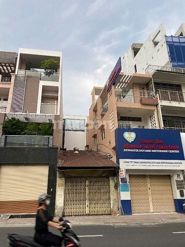 BÁN GẤP NHÀ MẶT TIỀN CẤP 4, KHU VƯCJ THUÊ ĐỒ CƯỚI HỒ VĂN HUÊ