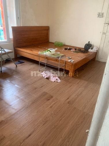 Cho thuê phòng trong căn hộ tập thể 3 phòng ngủ , còn trống 1 phòng 
