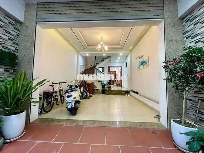 Bán nhà dân xây Ngọc Thuỵ, ôtô vào nhà, 68m x 4 tầng, giá chỉ 11,8 tỷ