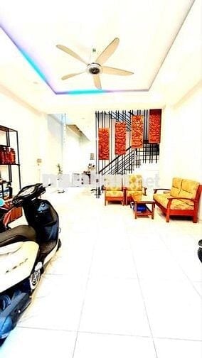 Mặt tiền Phan Văn Trị. P.11. Bình Thạnh 4.2x19.5m; 4PN 3WC; 40tr (TL)