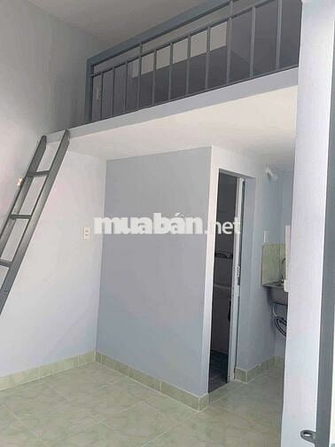 Phòng duplex gác cao , rộng 15m² . Khu vực Bốn Xã sẵn máy lạnh