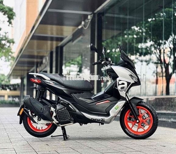 Aprilia SR GT 200