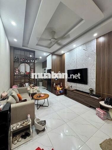 Nhà Lô Góc 35m2 x 5 Tầng Ngay GO Long Biên – Sân Để Xe Riêng – 6.x tỷ