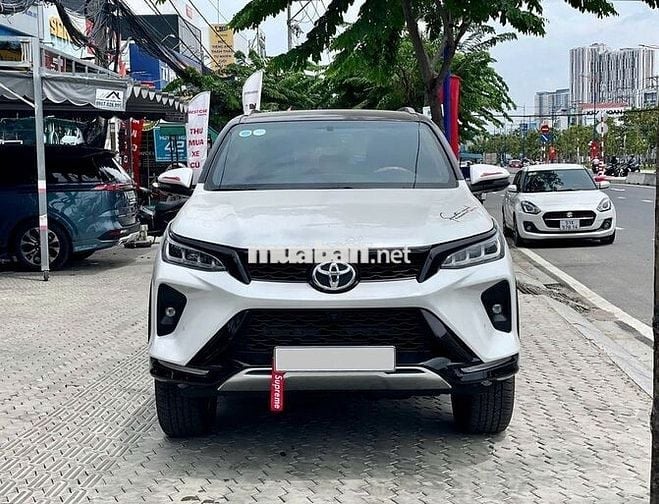 Toyota Fortuner Legender 4x2 AT 2023 - 19000 km