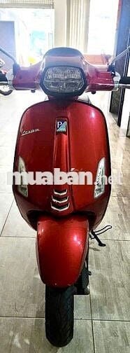 Xe máy Piaggio Vespa Sprint 2023 màu đỏ