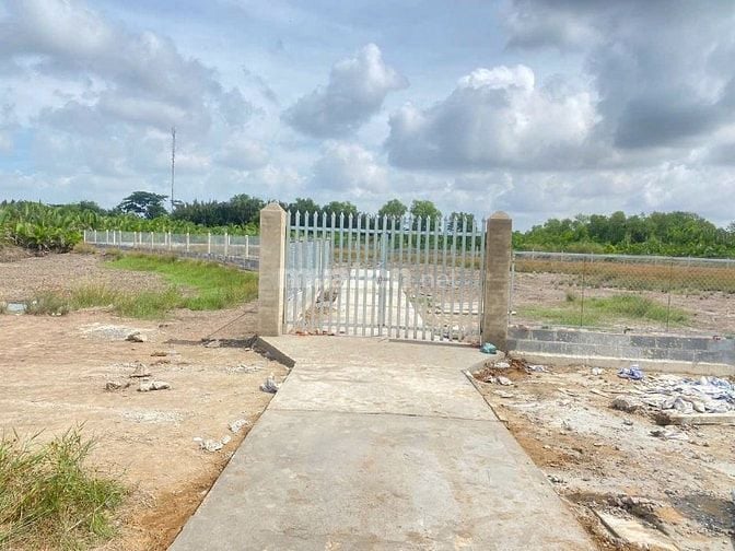 Cần bán 4044m2 đất vườn và đất nông nghiệp trong khu tái định cư xã Hi