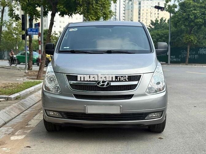 Hyundai Grand Starex 2011 Van 3 chỗ máy dầu AT