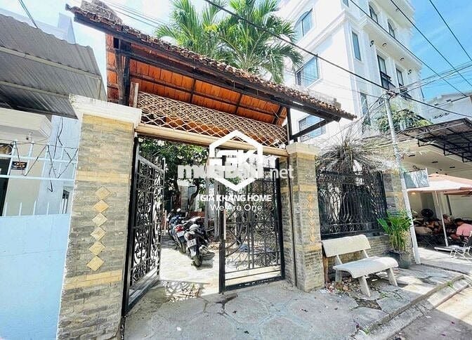 NHÀ SÂN VƯỜN Ở VÀ KINH DOANH SẠCH 4 PHÒNG NGỦ ĐƯỜNG NNHA TRANG CHO THU