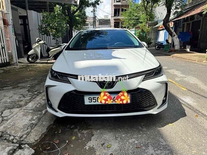Toyota Corolla Altis 2025 1.8V - 4200 km nhập khâu