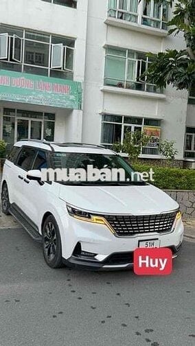 Kia Carnival 2022 2.2D Luxury 8 chỗ - 6 km