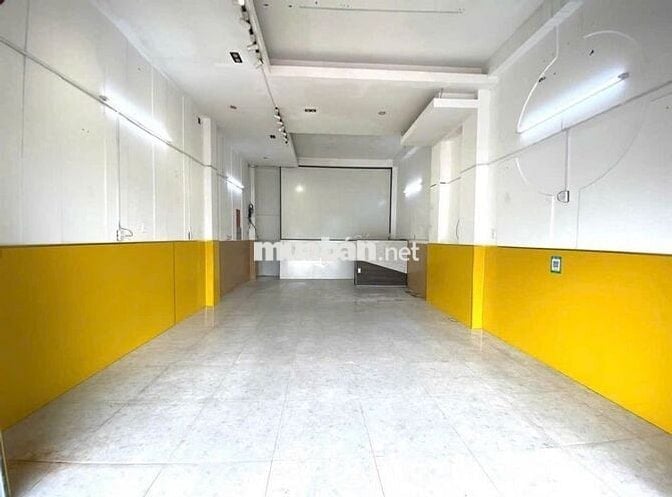 Mặt Tiền Phạm Văn Đồng 60m2 Riêng Biệt Gần Phan Văn Trị Có Vỉa Hè Rộng
