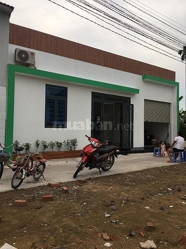 Nhà mới xây.có ép cọc,chắc chắn