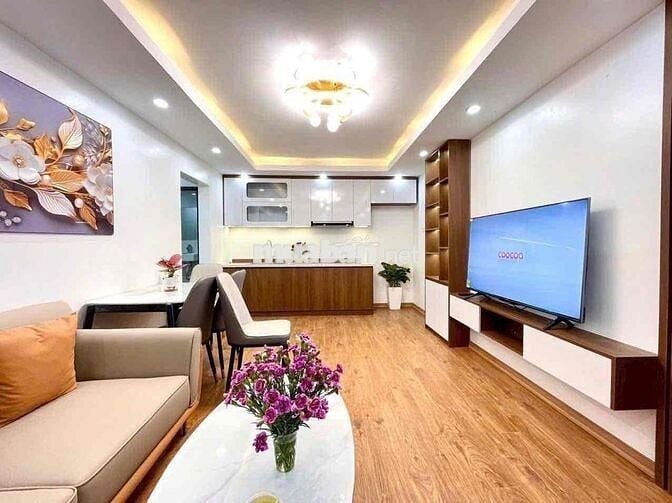 Bán nhà 4,5 tỷ mặt phố Phạm ngọc Thạch sổ đỏ 65 m tập thể tầng 3 đẹp