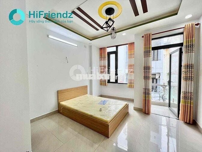 PHÒNG BAN CÔNG FULL NỘI THẤT CÓ KỆ BẾP TỦ LẠNH NGAY CV LÀNG HOA