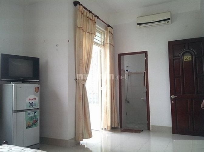 Cho thuê phòng trọ 30 m2 cao cấp đầy đủ tiện nghi, gần sân bay TSN 