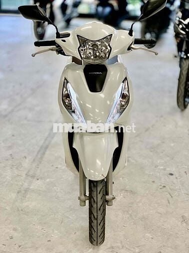 Honda Vision 2024 trắng Smartkey biển 72 chính chủ