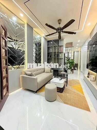 Nhà đẹp ở ngay phố Minh Khai - tặng full nội thất ,giá hợp lý sổ đỏ CC