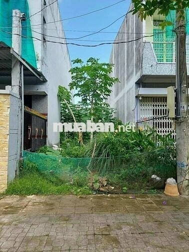 Đất thổ cư 100m2 ngay thị trấn Bến Lức, giá 780 Triệu, chính chủ