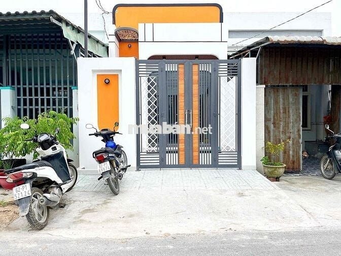 Bán Nhà Hoàn Công Mặt Tiền Nhựa Ấp Mới 1 , Mỹ Hạnh Nam