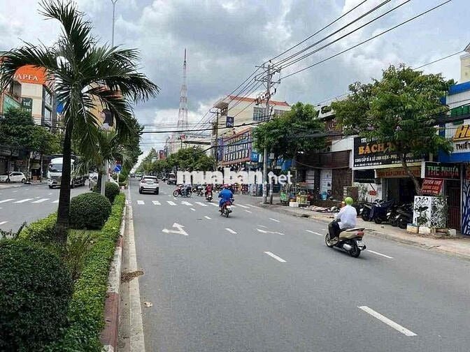 Thuê nhà mặt tiền 5x30 3 lầu tại Đồng Khởi