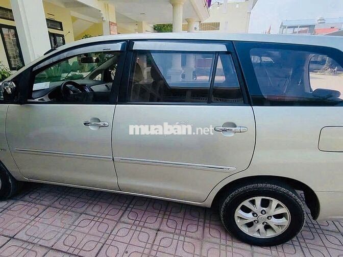 Toyota Innova 2006 G - 250000 km