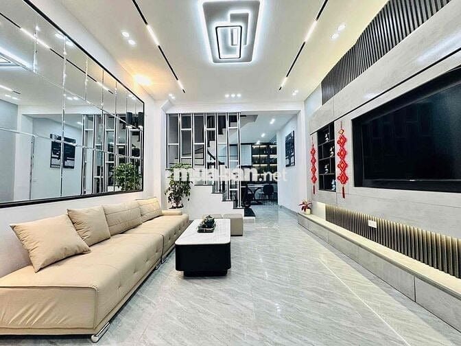 🏡 BÁN NHÀ XUÂN THUỶ – 42m² – CÁCH Ô TÔ 40M – GIÁ HƠN 10 TỶ