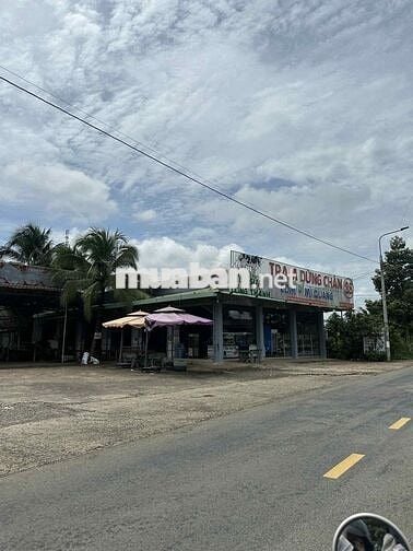 Mặt tiền nhựa kinh doanh liền được