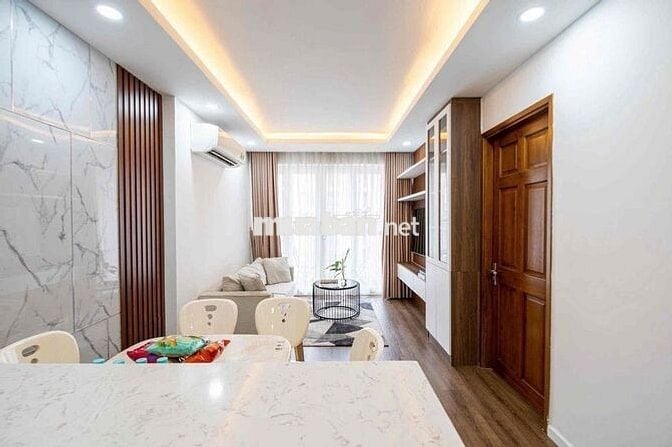 Cho thuê căn hộ 2 phòng ngủ. chung cư Sky Center. gần sân bay TSN
