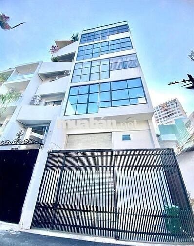 SIÊU PHẨM NHÀ MỚI KÍNH CƯỜNG LỰC 2 MẶT TIỀN THOÁNG CÓ THANG MÁY + PCCC