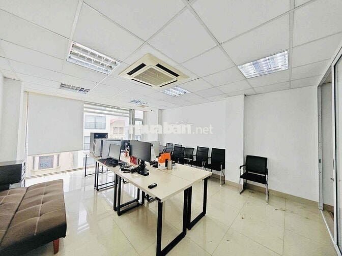 Cho thuê văn phòng tại Thái Thịnh 110m2 giá 16t nhà lô góc cực đẹp