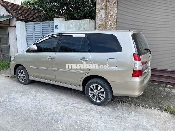 Toyota Innova 2016 2.0E - 110000 km