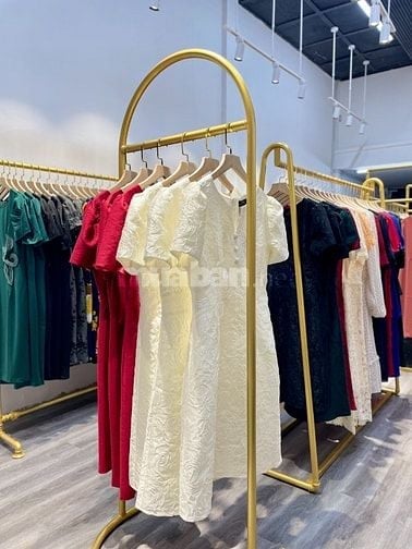 Tuyển nhân viên bán shop thời trang nữ trung niên